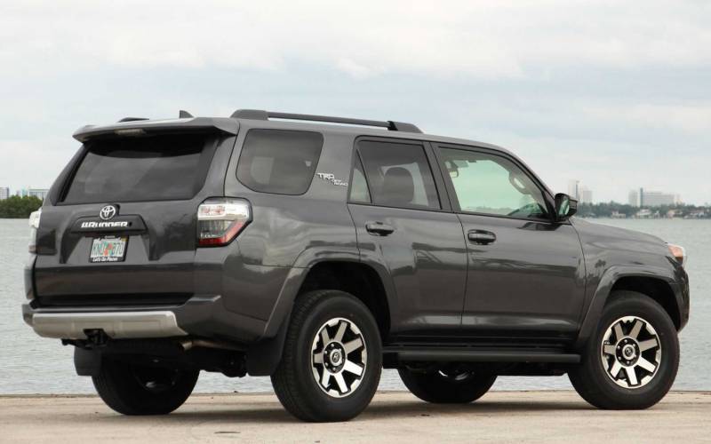 Comparison Toyota 4Runner TRD OFFRoad 2019 vs Toyota Hilux Surf 2017 SUV Drive
